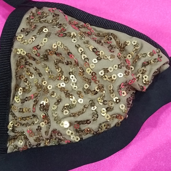 Like New. Perfect Condition. BEACH BUNNY AFTER DARK BIKINI SET - Picture 5 of 8